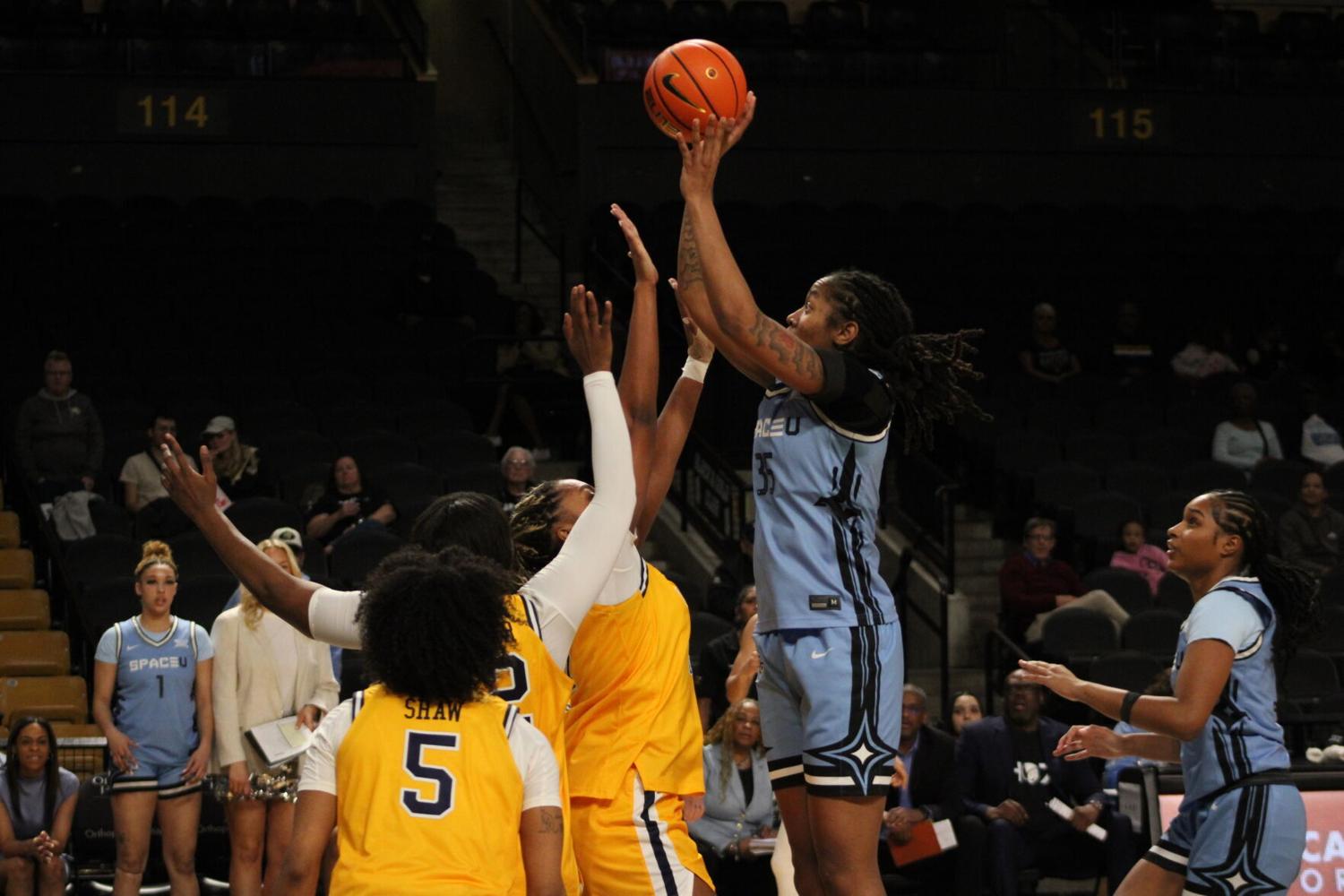 Strong first half from women’s basketball not enough to best No. 17 West Virginia