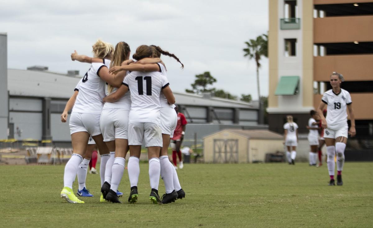 Women's soccer vs Houston (gallery)