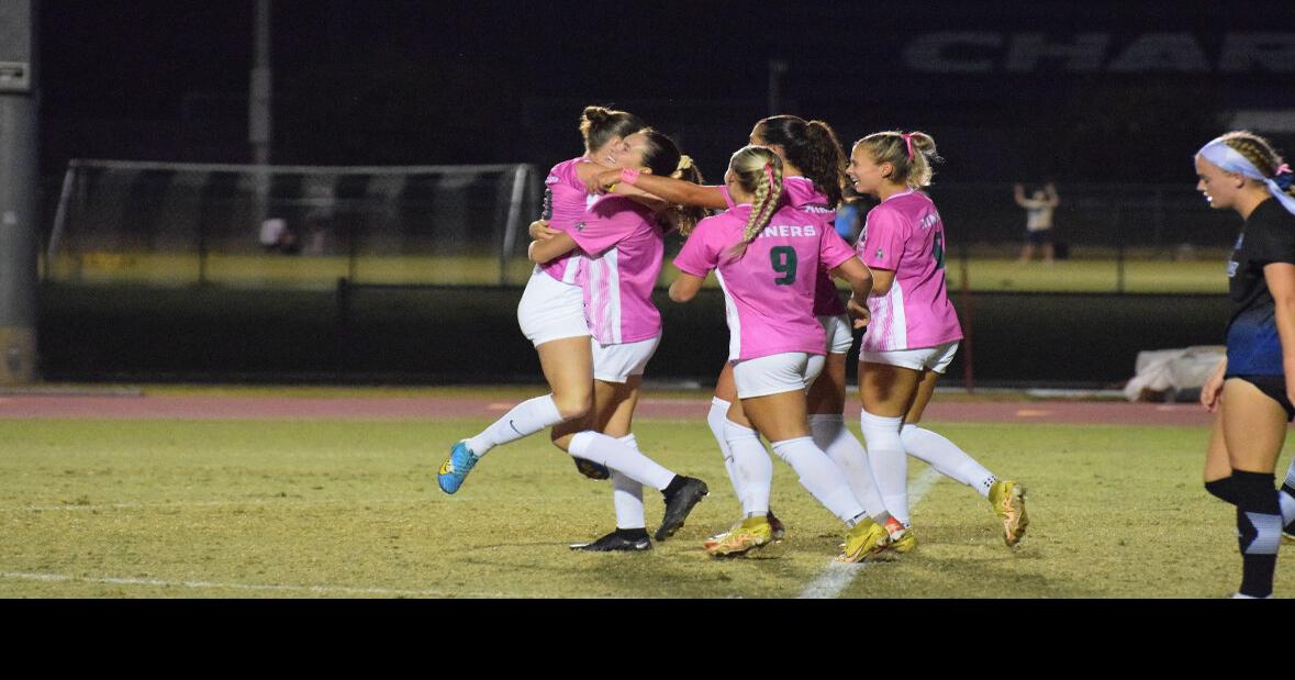 Charlotte women’s soccer team downs AAC rival East Carolina 31 in