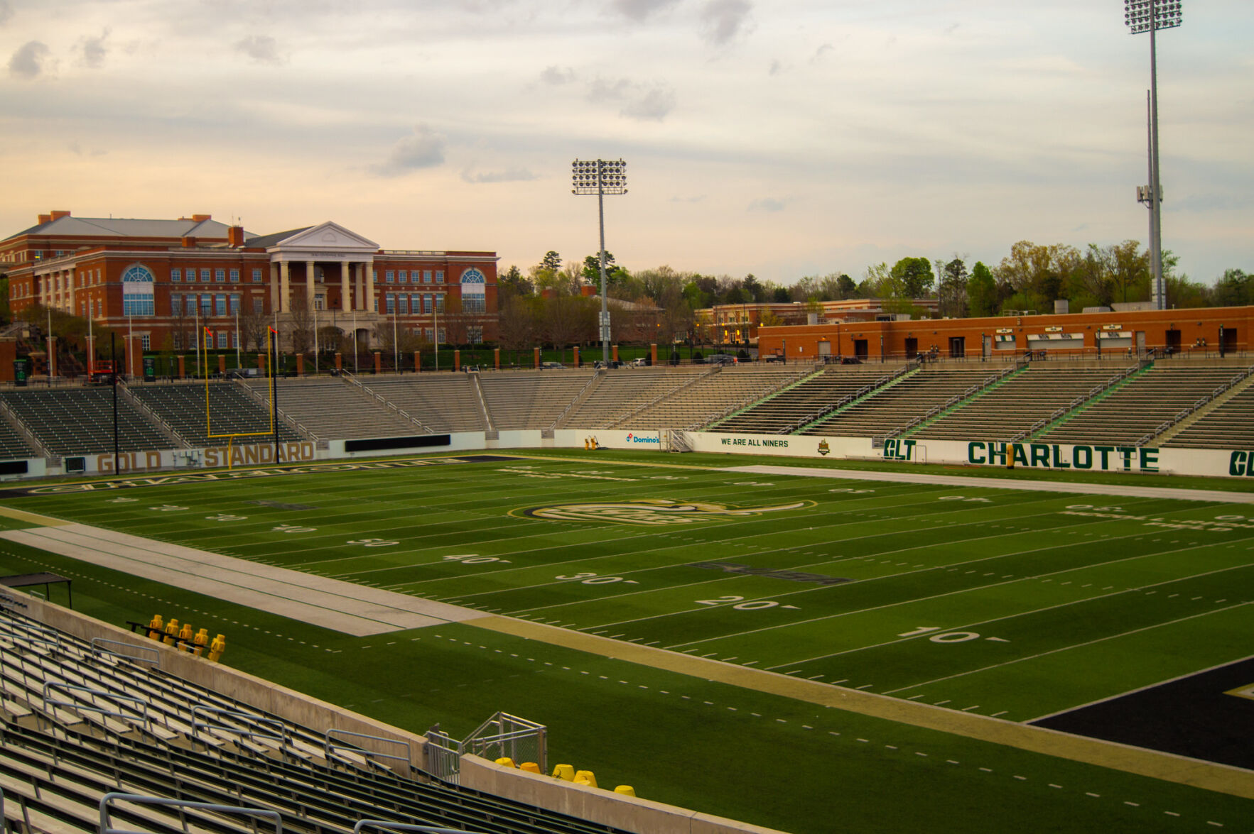 uncc app football game