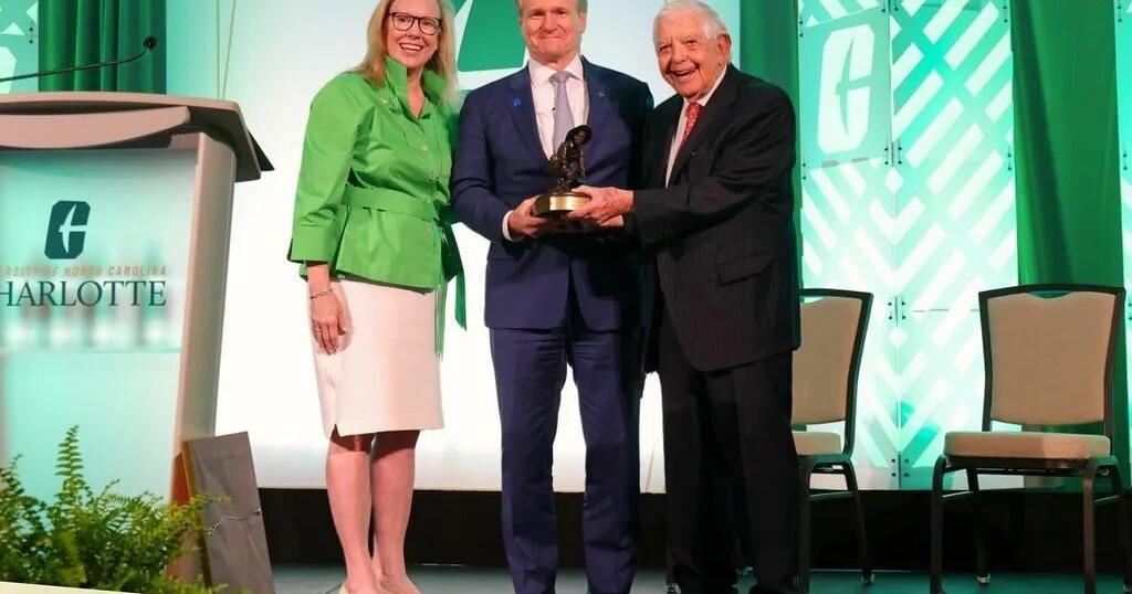 Bank of America CEO Brian Moynihan receives Distinguished Service Award from UNC Charlotte