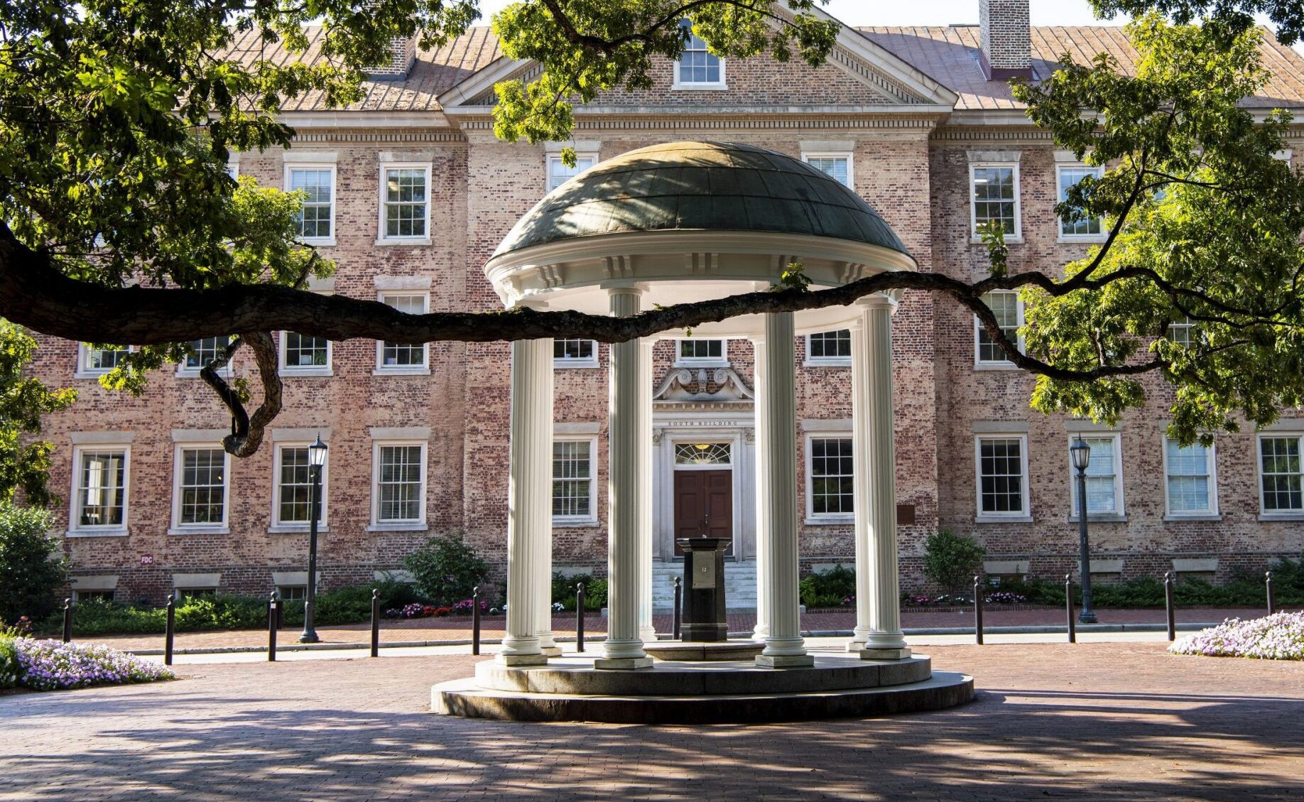 UNC-Chapel Hill faculty member killed in shooting; campus sent into a ...