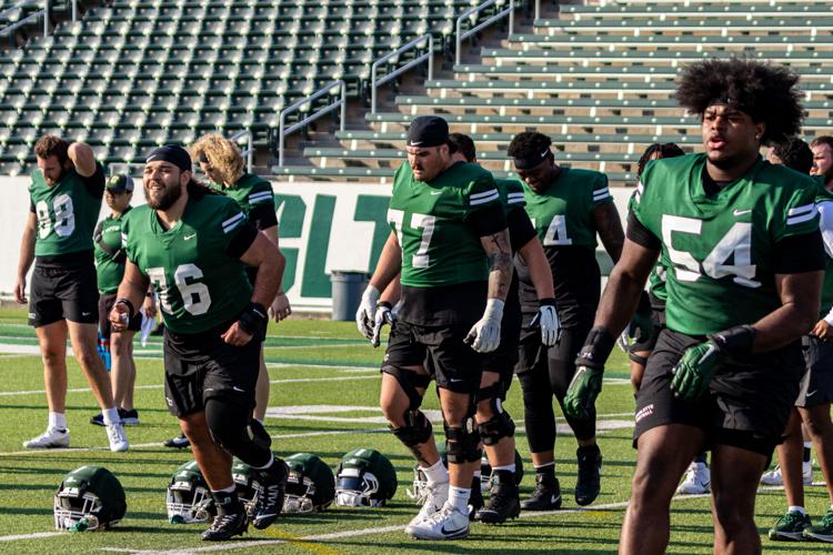 Charlotte 49ers Football Spieler im Training beim Aufbau des neuen Rosters für die Saison 2026