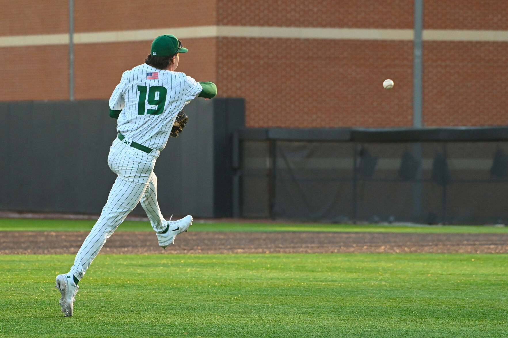 Charlotte baseball drops first two but wins finale in series against ...
