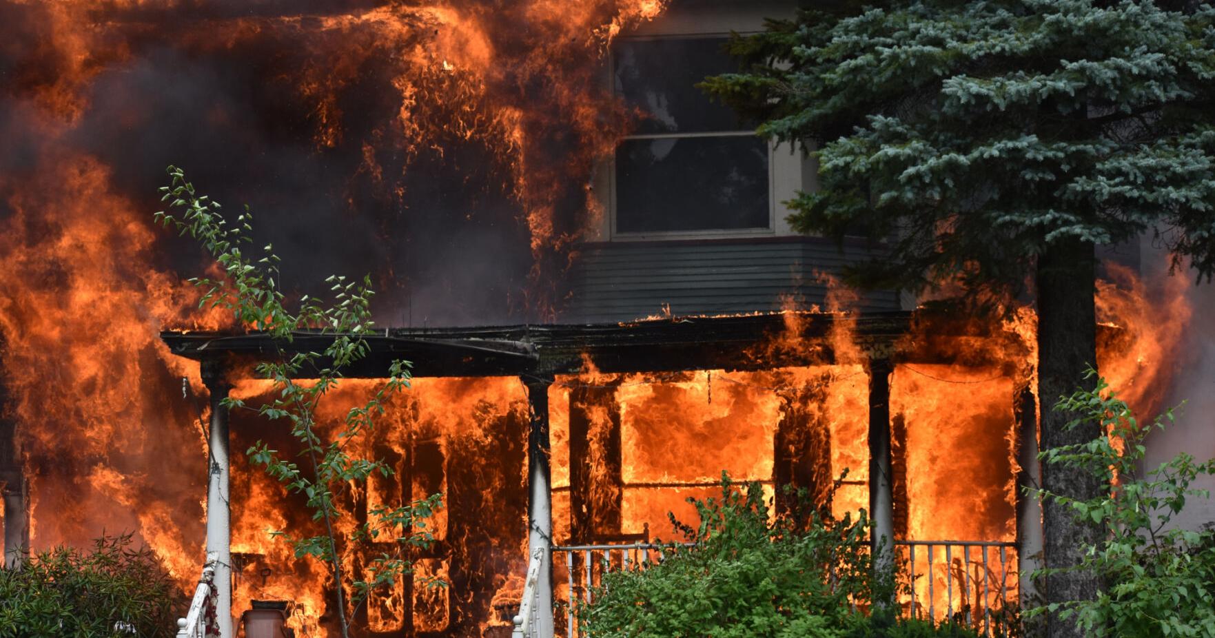 Fire engulfs Malone home - Vimarsana News
