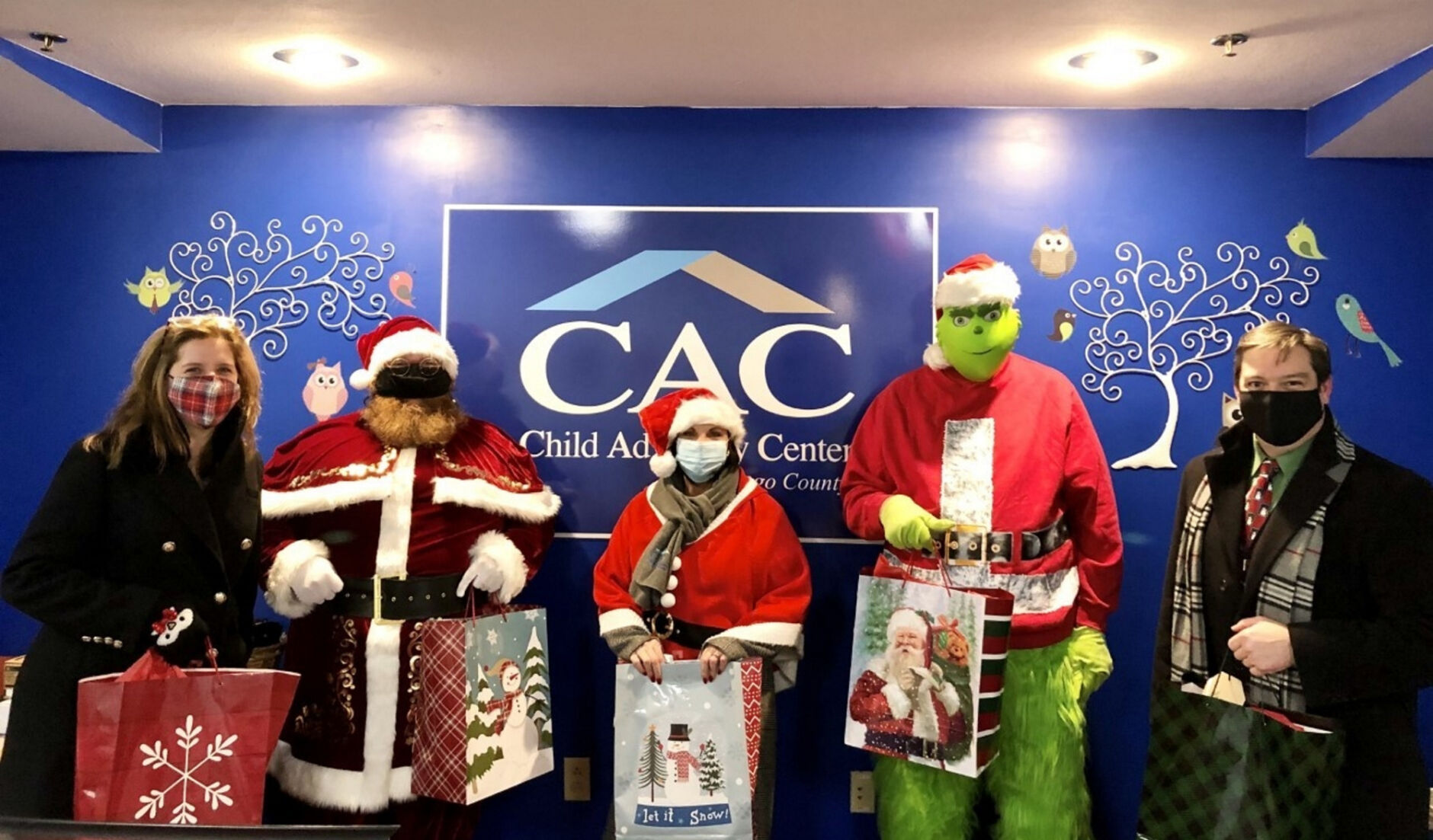 CAC and special guests deliver gifts to children and families - Vimarsana News