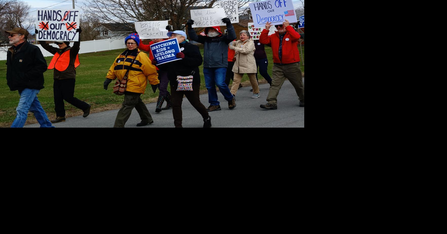 A thousand people march outside home of 'border czar' in support of  detained Sackets family | Community Notes | nny360.com