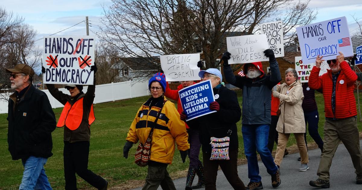 A thousand people march outside home of 'border czar' in support of detained Sackets family | Community Notes | nny360.com