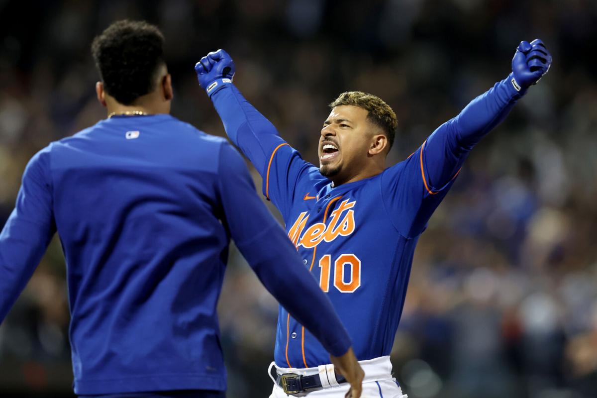 New York Mets third baseman Eduardo Escobar (10) hits a solo home