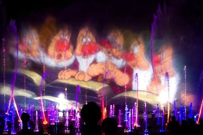 Disney gets patent to project 3-D images for individual guests