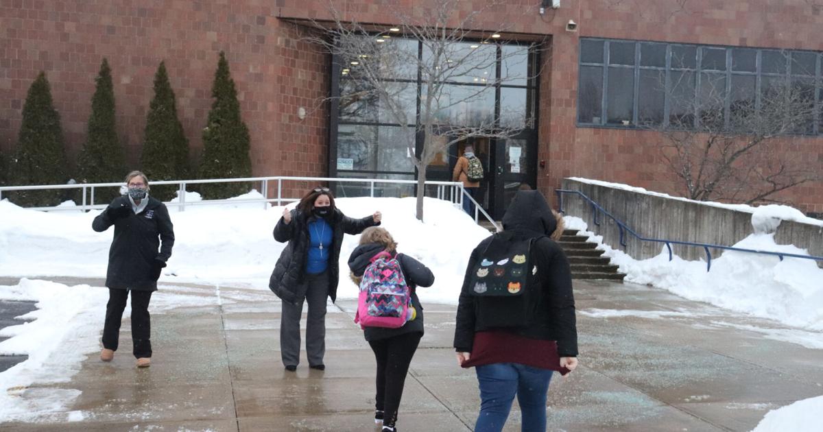 Oswego Middle School students successfully return inperson via hybrid