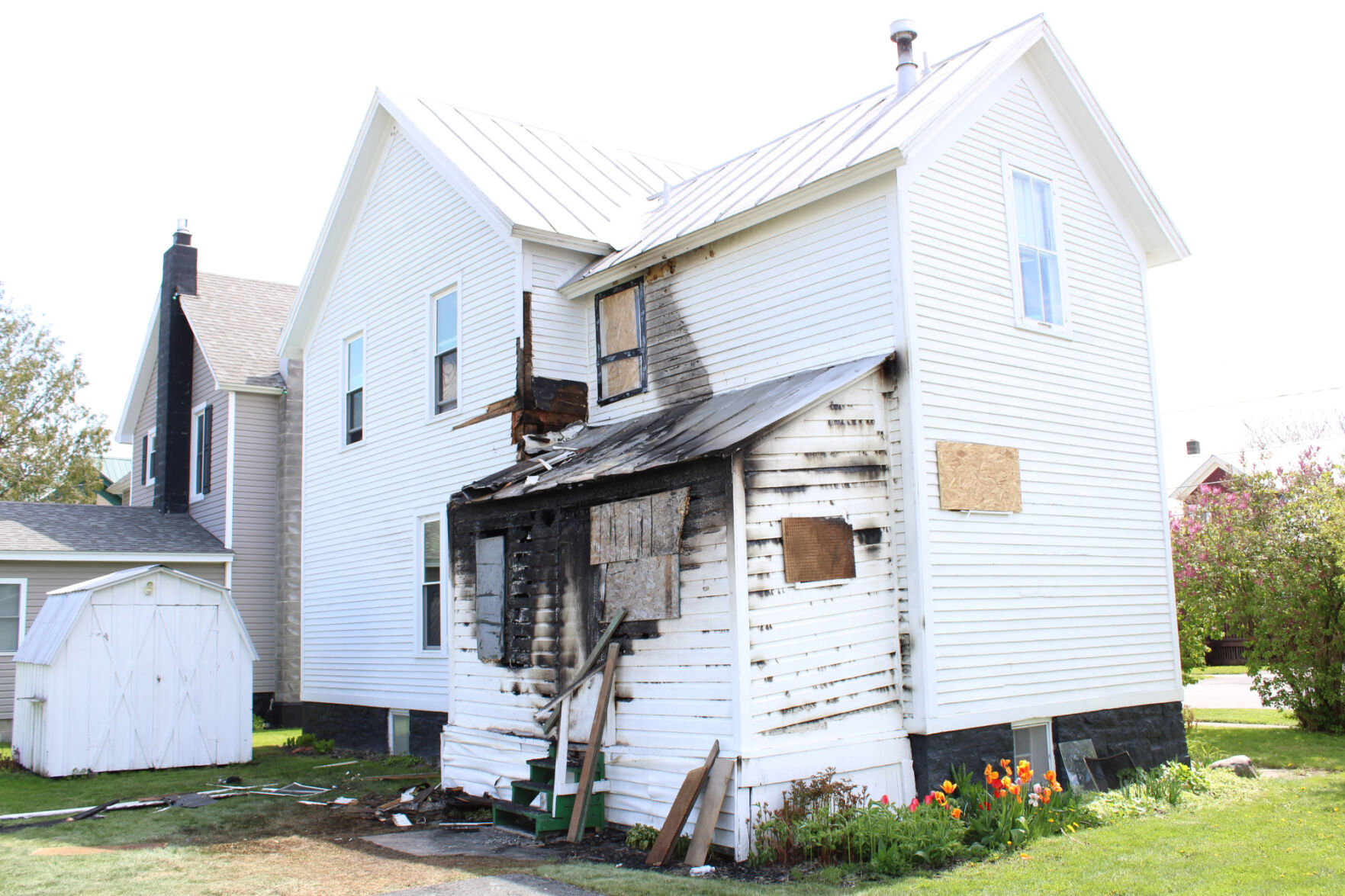 Two people escape unharmed from Ogdensburg house fire - Vimarsana News