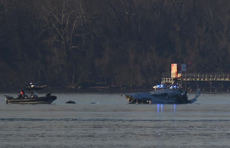 Conditions of DC’s Potomac River make recovery after plane crash ...