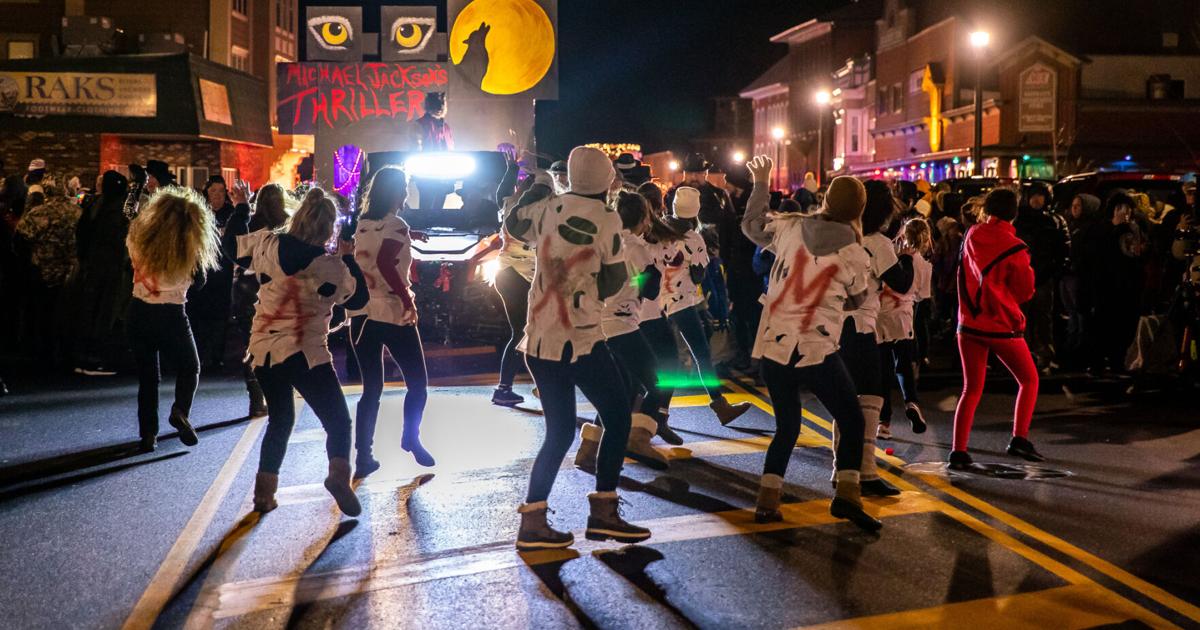 PHOTOS Clayton parade a sea of lights Arts and Entertainment