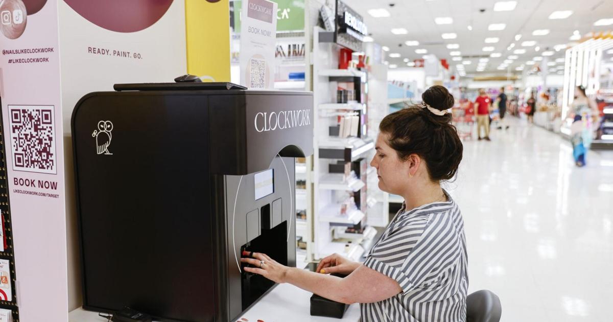 Cel testuje maszynę, która może nakładać lakier do paznokci za 10 USD w mniej niż 10 minut | Styl życia Cel testuje maszynę, która może nakładać lakier do paznokci za 10 USD w mniej niż 10 minut | Styl życia
