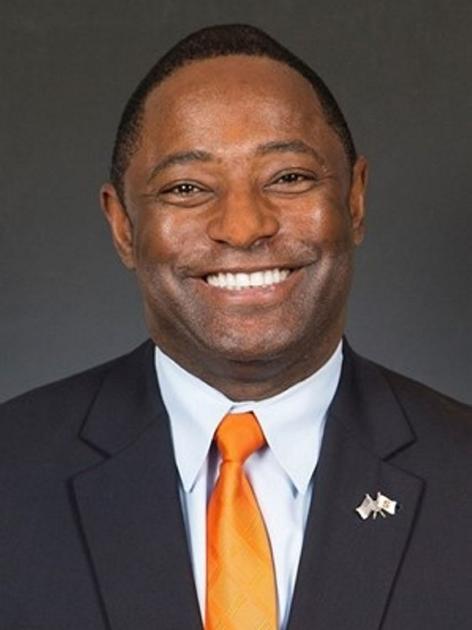College Sports Syracuse S Boeheim Babers Take Voluntary Pay Cuts