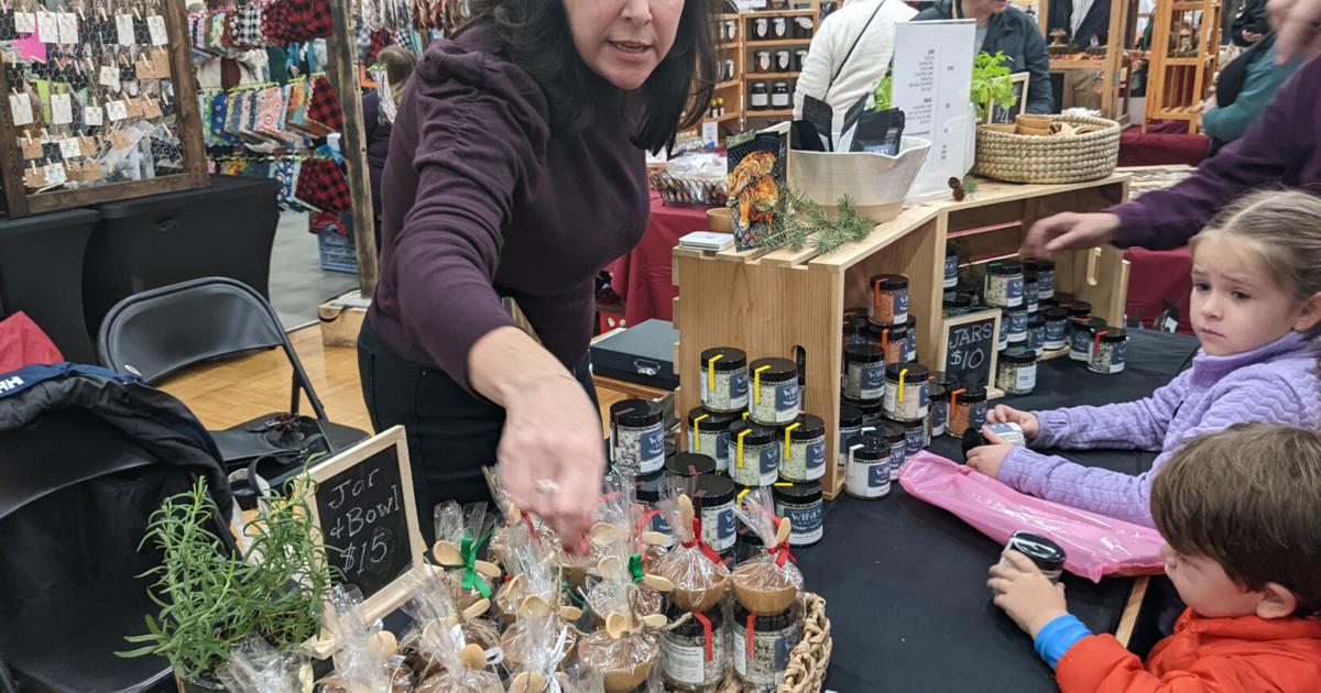 Craft, Food and Wine Holiday Show draws abundance of vendors and shoppers in Potsdam | Business