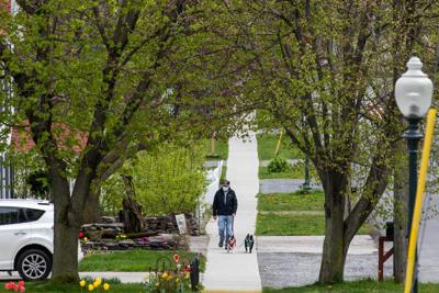 SPRING STROLL IN SACKETS