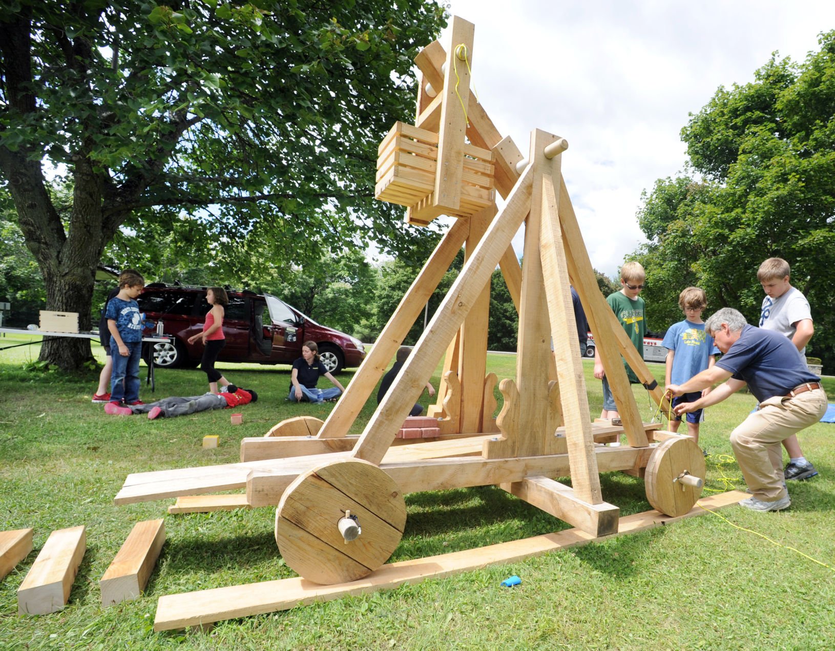 pictures of a catapult