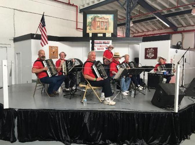 A lyrical time by the lake Summer in Sackets means Concerts on the