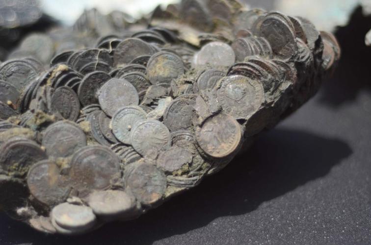 Two divers discover 1,600-year-old Roman shipwreck and priceless ...