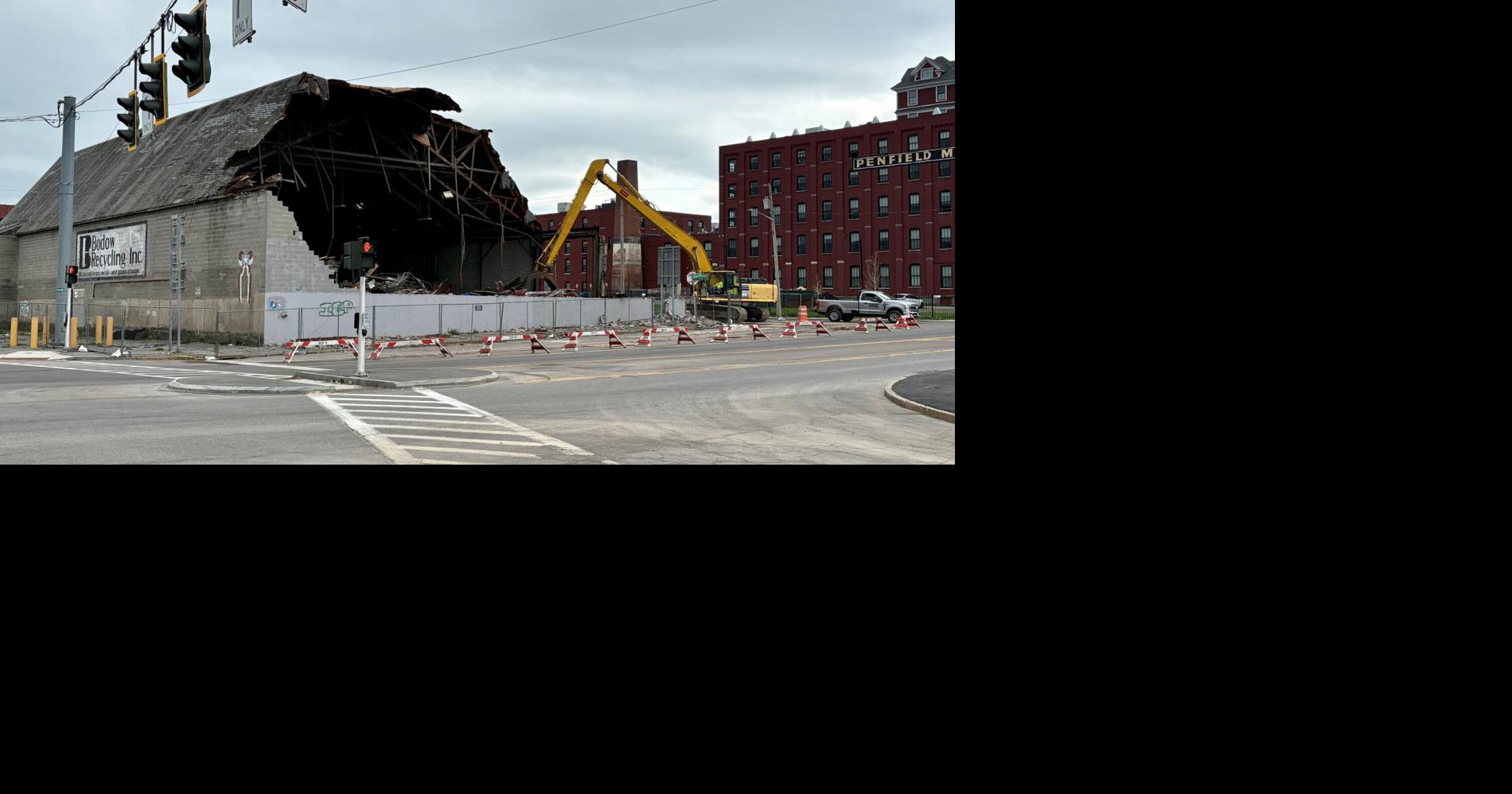 Read More ⇒With Syracuse warehouse in danger of collapsing onto busy street, emergency demolition gets underway