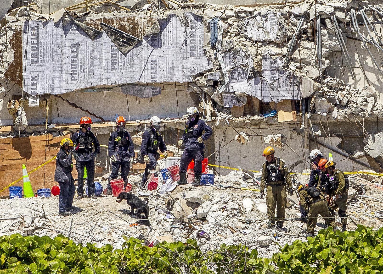 Surfside death toll at 22; mayor signs demolition order - Vimarsana News