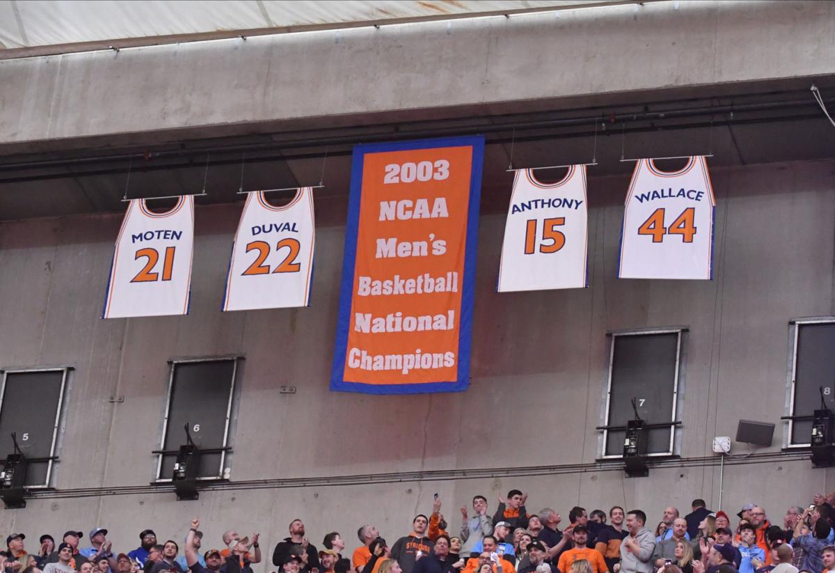 College Basketball Syracuse Honors Wallace Retires His No 44
