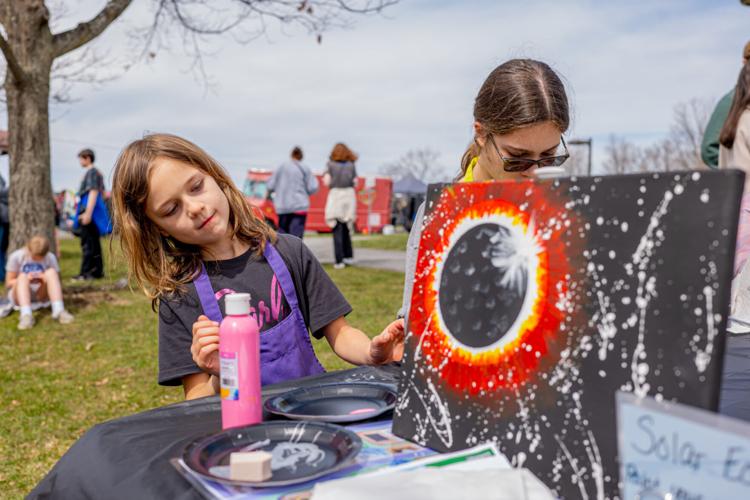 PHOTOS Kids take in the solar eclipse Kidscontent