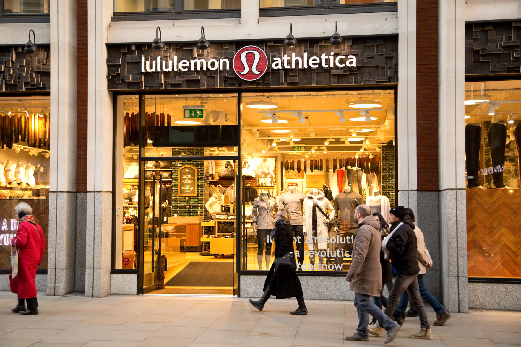 lululemon ceo resigns