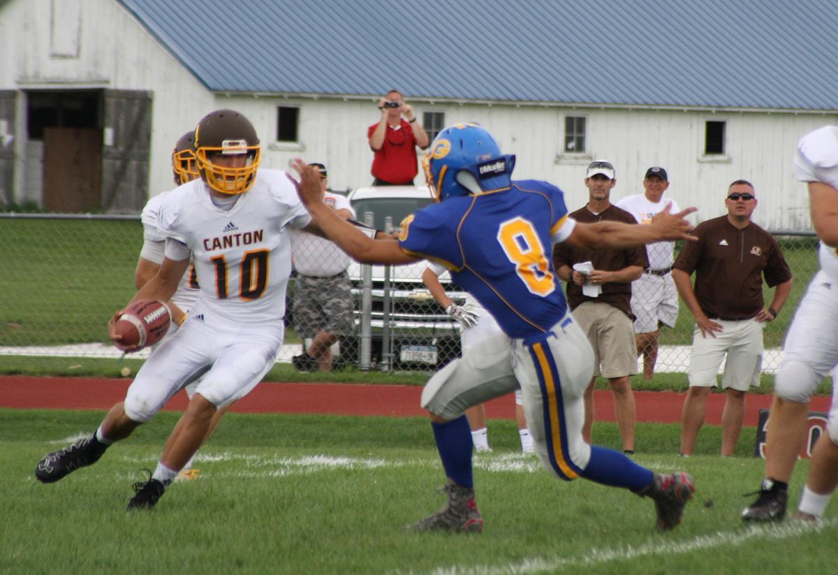 High School Football Wildcats Thwart Golden Bears 28 6 Sports