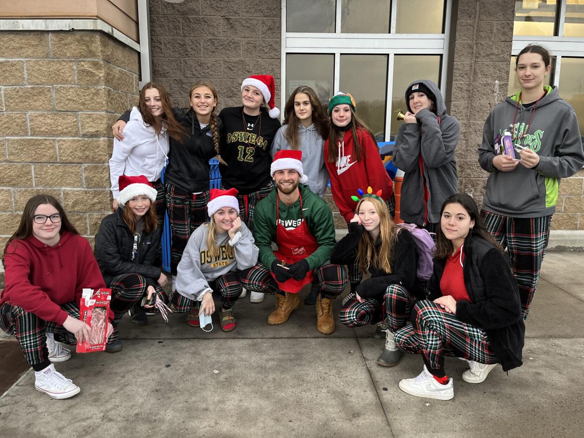 Buccaneers girls basketball program assists families in Oswego with “Hoop Shoot for the Holiday”