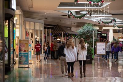 Salmon Run Mall Holiday Hours 2022