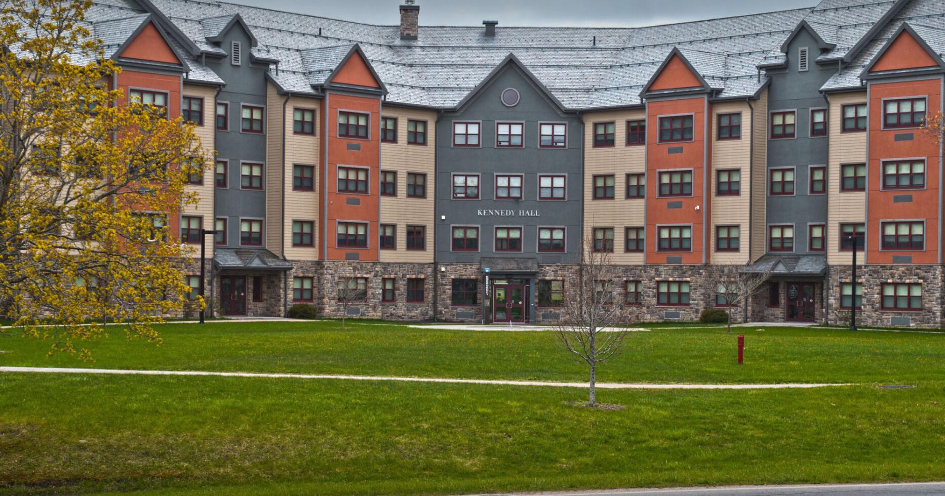 Housing migrants on SUNY campuses seems unlikely for now, but remains under consideration - Vimarsana News