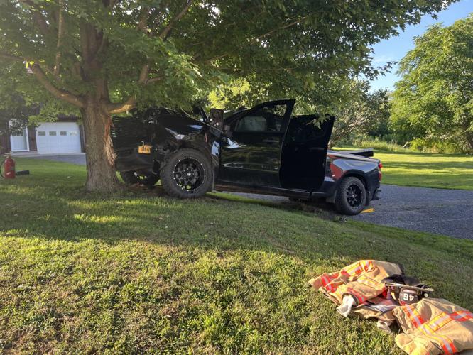 Driver injured when pickup truck crashes into tree | Jefferson County ...