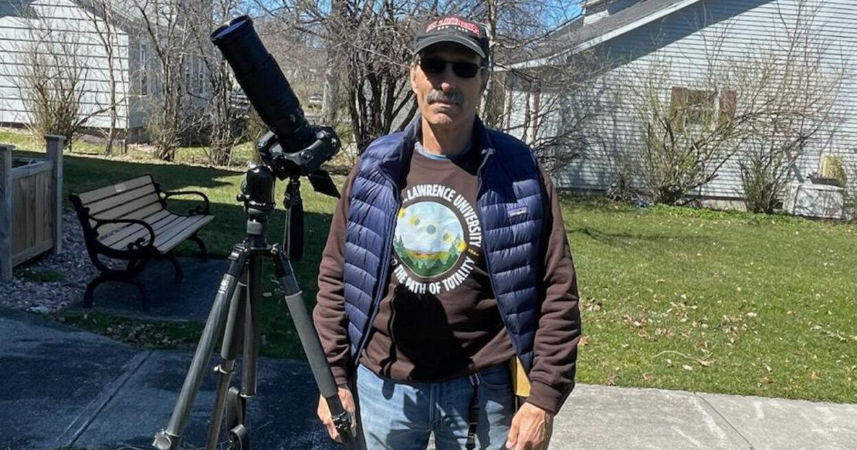 Solar spectators flock to Sackets Harbor - Vimarsana News