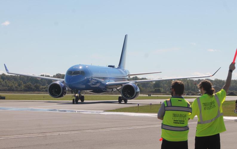 Breeze Airlines makes inaugural flight into Ogdensburg airport 