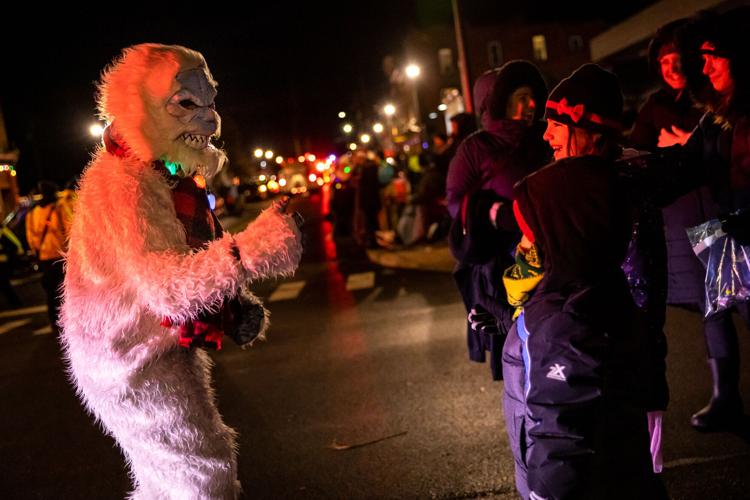 PHOTOS Clayton parade a sea of lights Arts and Entertainment