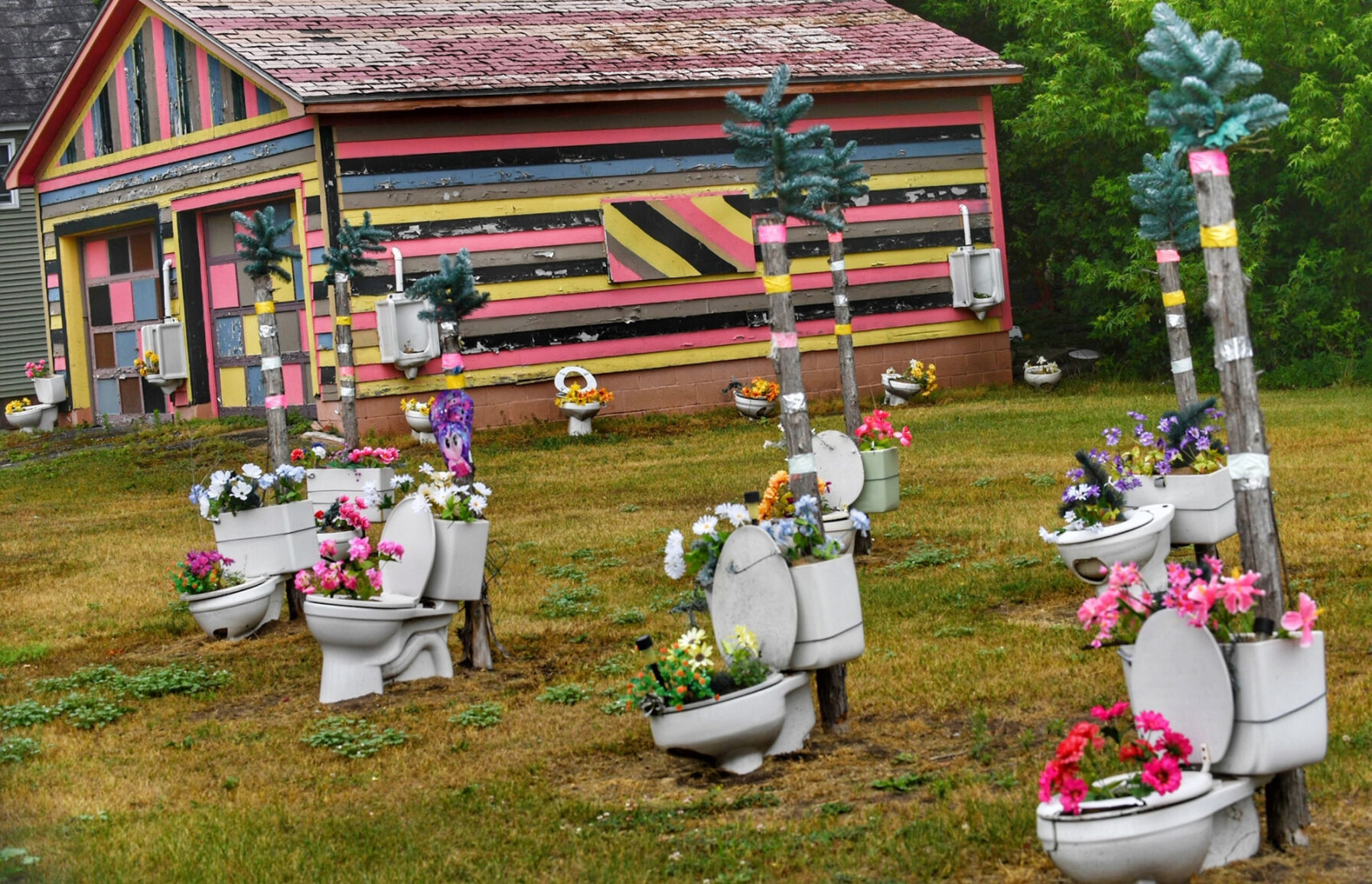 Owner of Potsdam toilet gardens, village reach undisclosed settlement in federal lawsuit - Vimarsana News