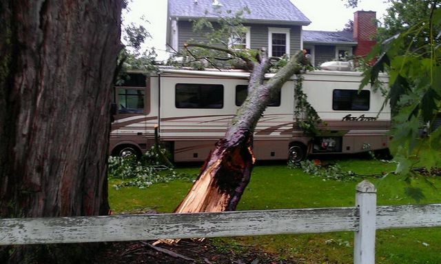 Storm knocks out power for hundreds, closes roads | News | nny360.com