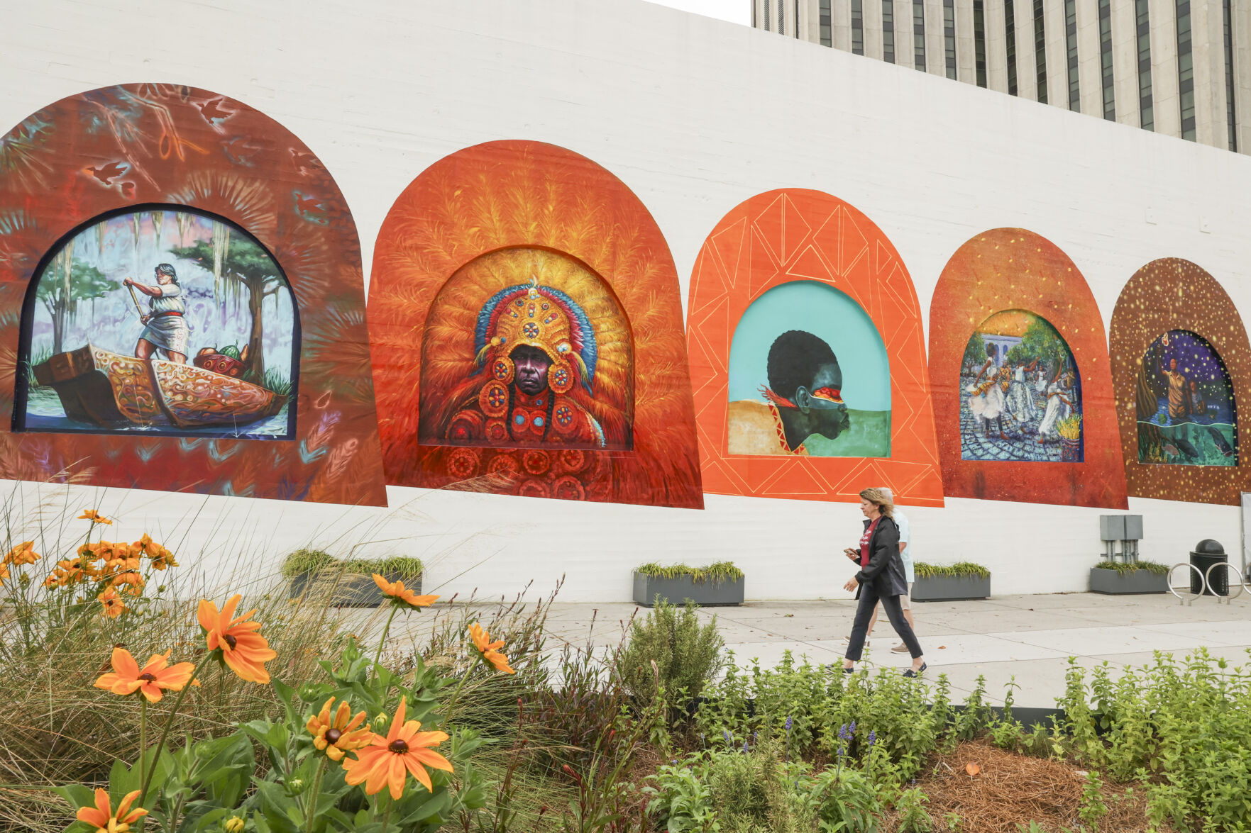 New mural shows glimpses of life and history along the river