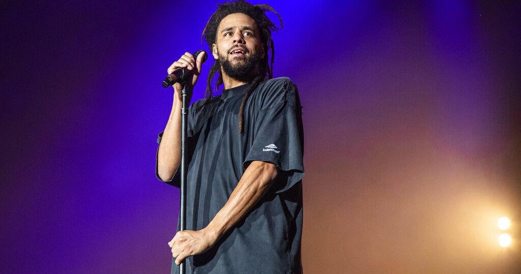 J. Cole makes stop at Xavier University in New Orleans to sell CDs of his latest album