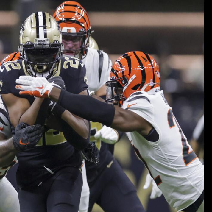 New Orleans Saints running back Mark Ingram (22) is tackled by