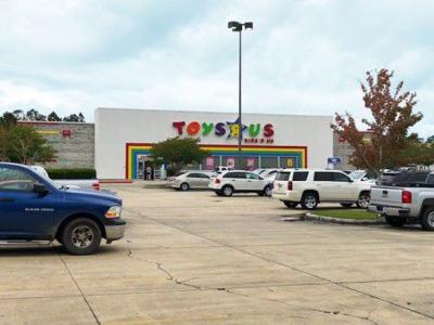 Discount supermarket chain Aldi buys vacant Toys 'R' Us ...