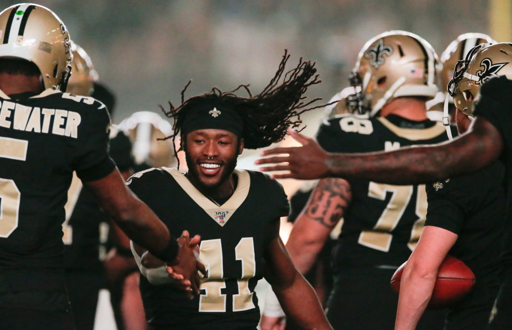 Watch Saints Alvin Kamara takes hand eye coordination to a new