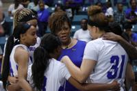 Eddie Robinson Award Goes To Uno Women S Basketball Coach Keeshawn