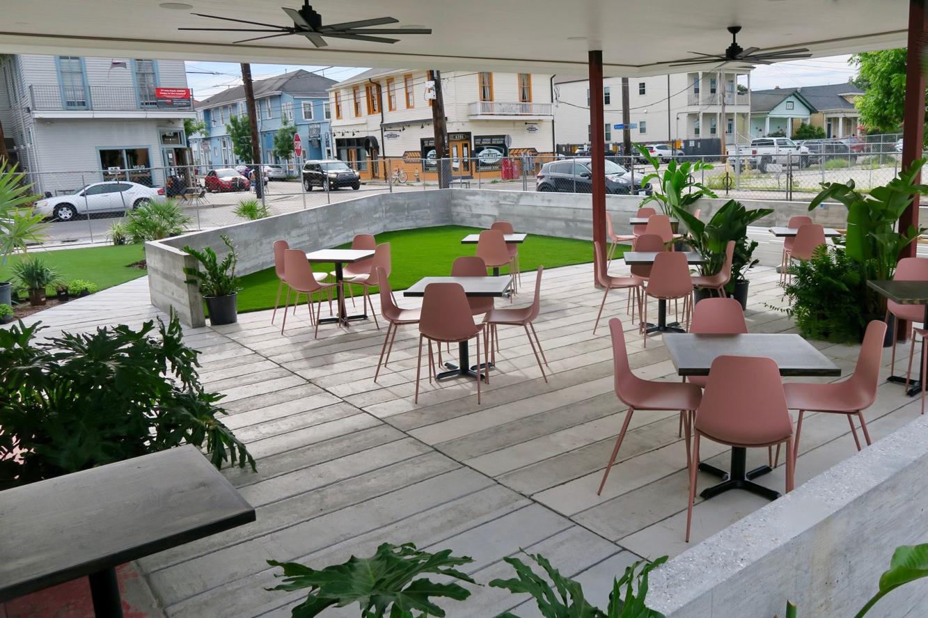 Photos New casual bar and restaurant with al fresco flair, Vals rehabs