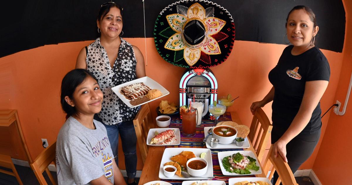 Loya’s sirve platillos mexicanos tradicionales en un lugar informal en Earhart Boulevard | Alimentos y Bebidas | gambito semanal Loya’s sirve platillos mexicanos tradicionales en un lugar informal en Earhart Boulevard | Alimentos y Bebidas | gambito semanal