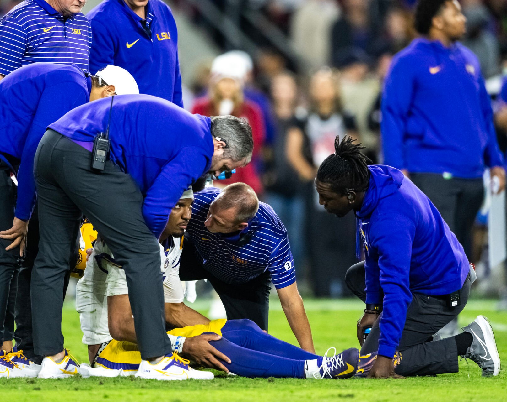 LSU QB Jayden Daniels Knocked Out Of Game With Head Injuury | LSU ...