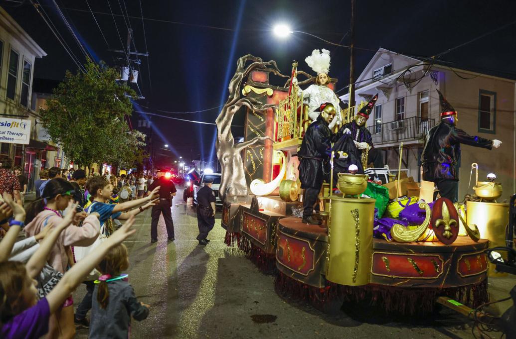 The Krewe of Druids rolls on the Uptown parade route Entertainment